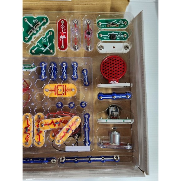 Electronic Snap Circuits Set SC-300 With Manuals by Elenco  tested - Picture 3 of 15